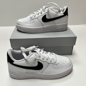 Nike Kids Air Force 1 White/Black Size 4Y - New in Box